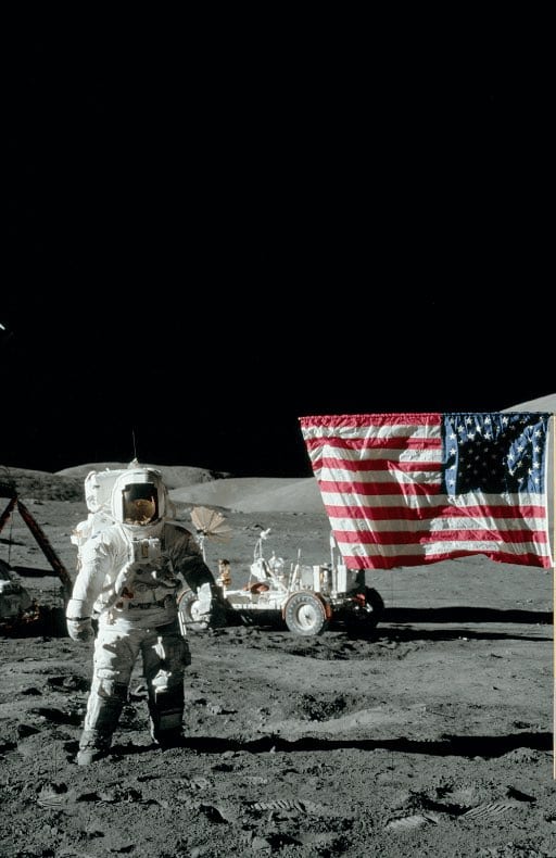 Fulbrighter Walks on the Moon