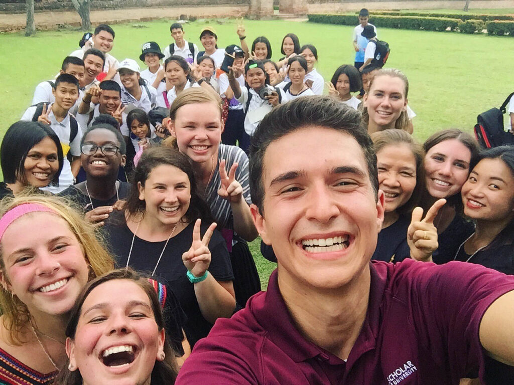 Selfie of Fulbrighter with group of students in Thailand