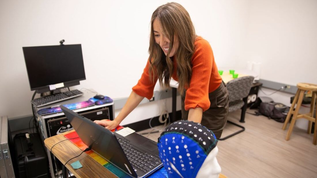 Sydney Schaefer working on laptop in lab
